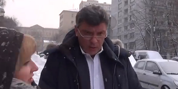 Boris Nemtsov bij de Amerikaanse ambassade in 2012