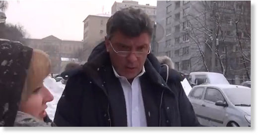 Boris Nemtsov bij de Amerikaanse ambassade in 2012