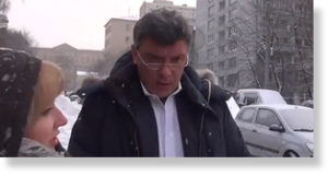 Klik om te vergroten Boris Nemtsov bij de Amerikaanse ambassade in 2012