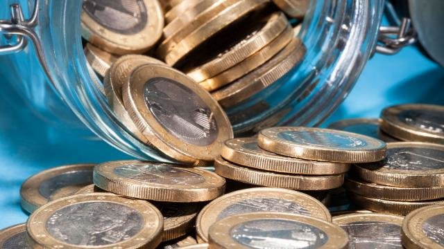 kleindochter steelt geld opa