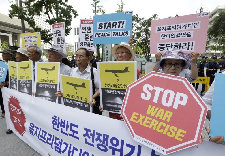 Protest Zuid-Koreanen ambassade VS Seoul
