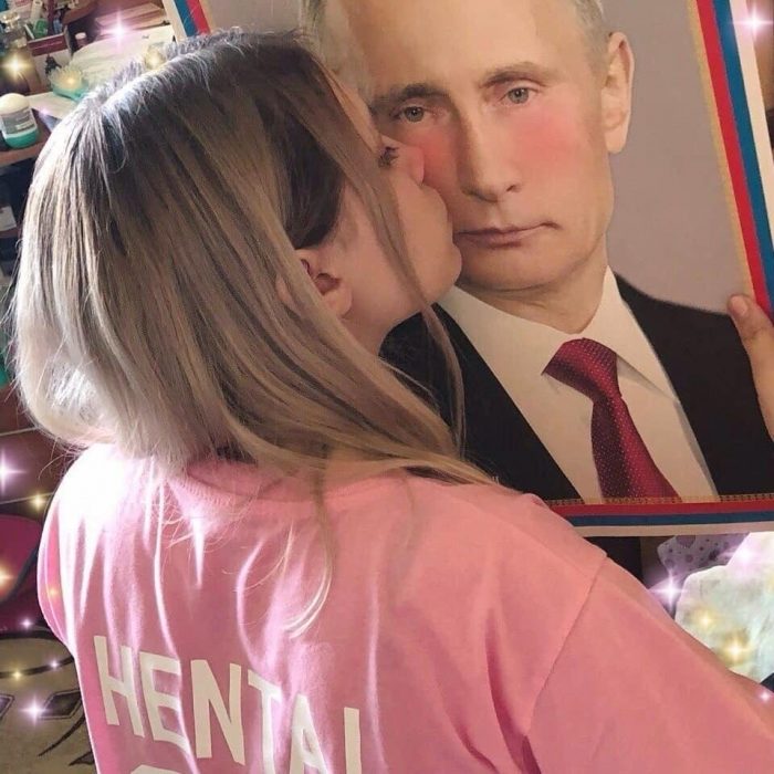 Klik om te vergroten Kissing Putin
