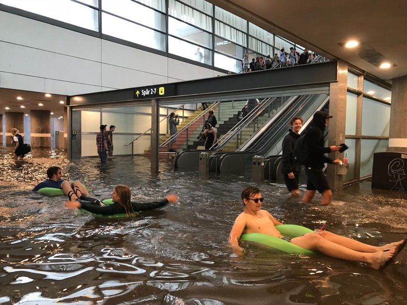 een ondergelopen treinstation in Zweden is omgetoverd tot een zwembad