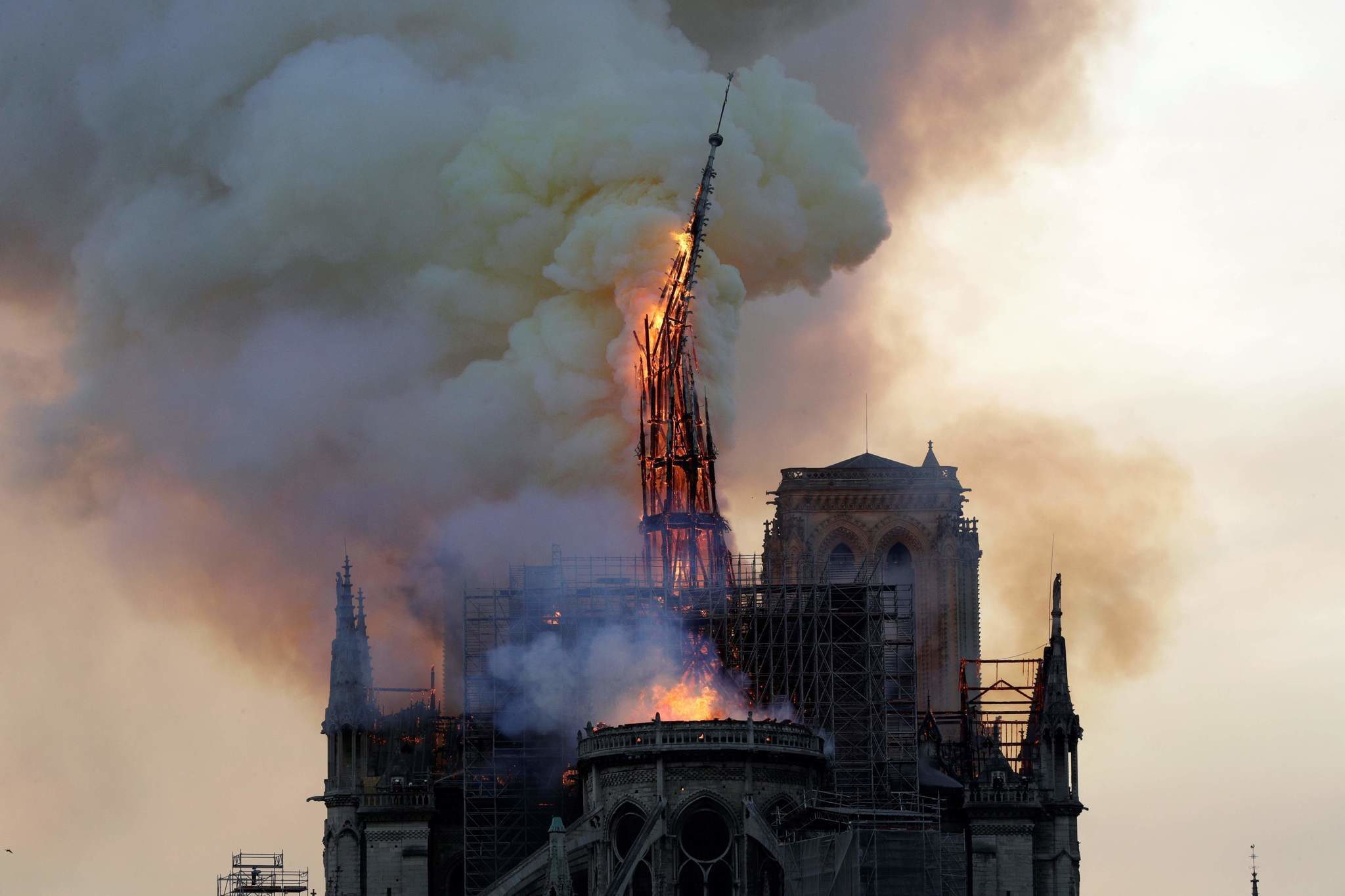 brand notre dame kathedraal