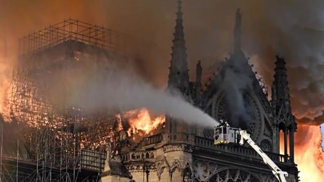 Brand Notre-Dame Parijs