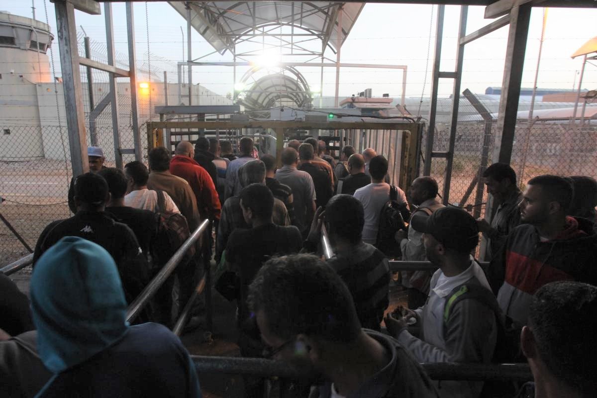 Israëlische controlepost westelijke Jordaanoever arbeiders