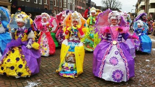 Lokale afdeling Kick Out Zwarte Piet (ja, echt!) vecht carnavalskleding aan