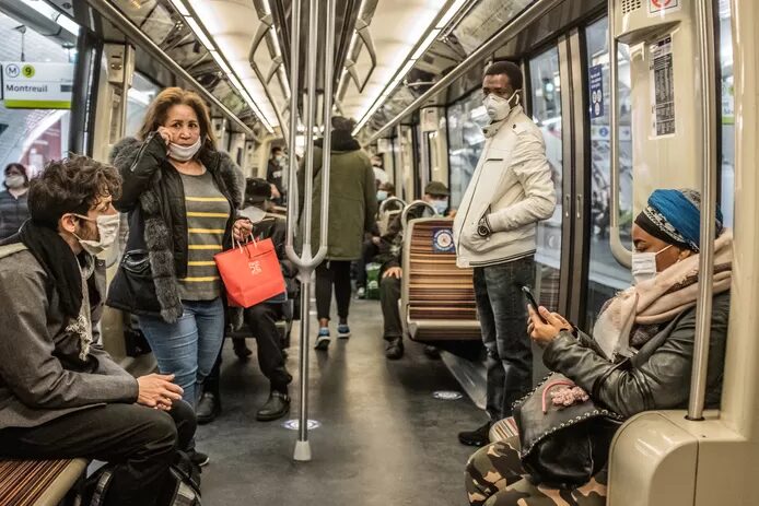 metro parijs mondkapjes
