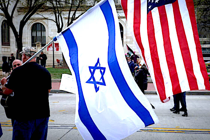 Amerikaanse en Israëlische vlaggen