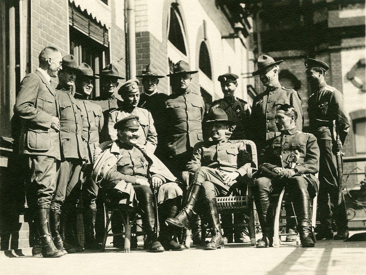 Ataman G.M. Semenov met vertegenwoordigers van de Amerikaanse missie onder leiding van W. Graves. Vladivostok rusland burgeroorlog westerse inmenging wit-russen bolsjewieken