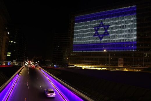 israël vlag geprojecteerd gebouw