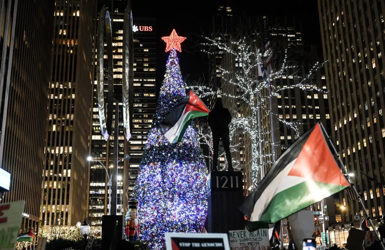palestijnse vlag demonstratie gaza new york kerstboom