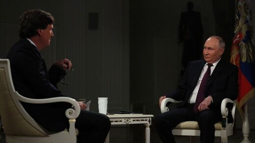 Russische president Vladimir Poetin geeft een interview aan de Amerikaanse journalist Tucker Carlson