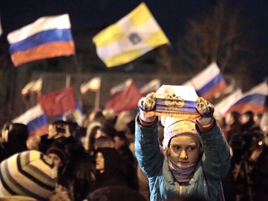 Klik om te vergroten krim pro-rusland demonstratie maidan-staatsgreep neonazi