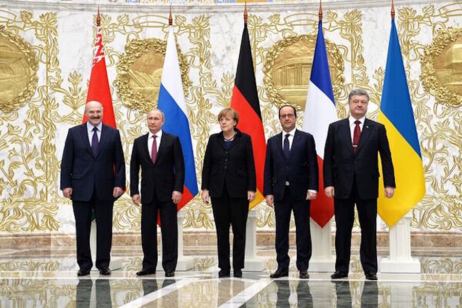 Klik om te vergroten minsk één Loekasjenko Poetin Merkel Hollande Porosjenko