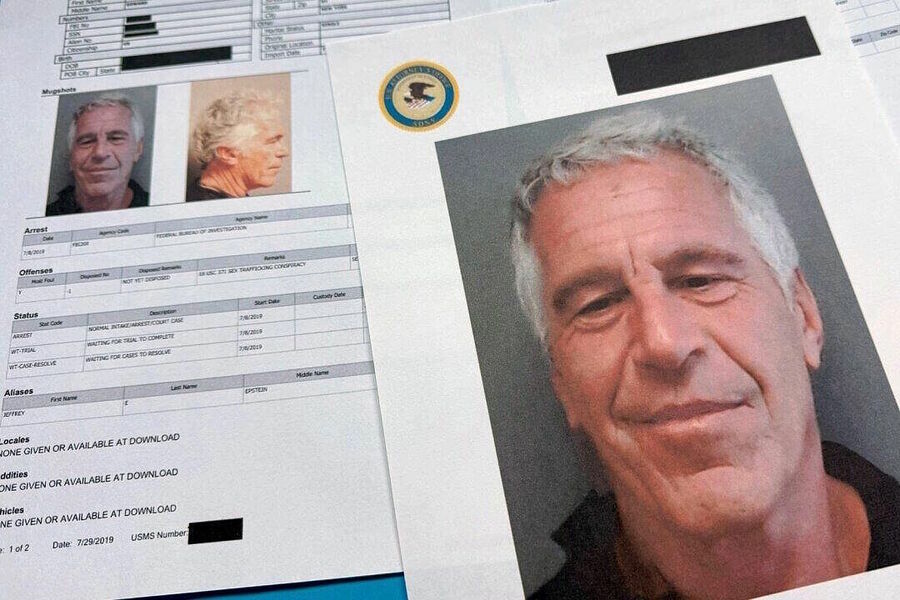 Klik om te vergroten jeffrey epstein tenlastelegging politiefoto vrijgave
