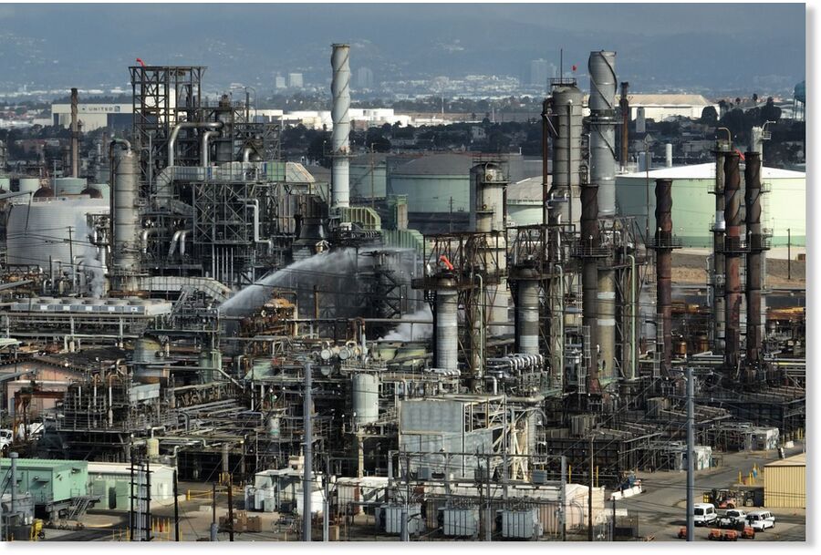 Klik om te vergroten De Chevron-raffinaderij