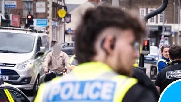 Britse agenten met zoomer-kapsel